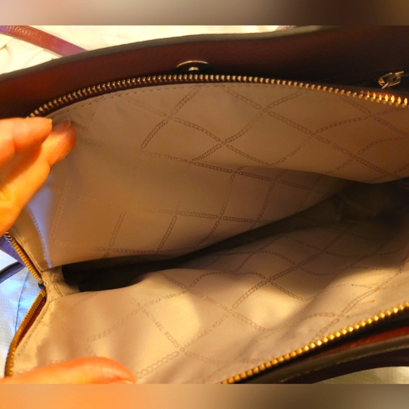 Michael Kors - Camille Leather Bag - Picture 7 of 8